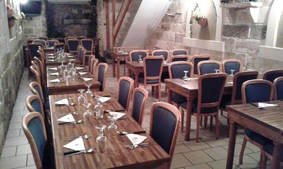 Tac-Canti Bar and Restaurant