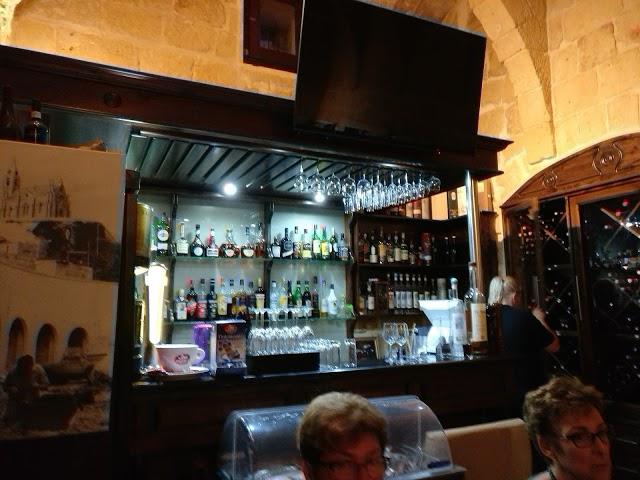 Ta' Tona Bar & Restaurant