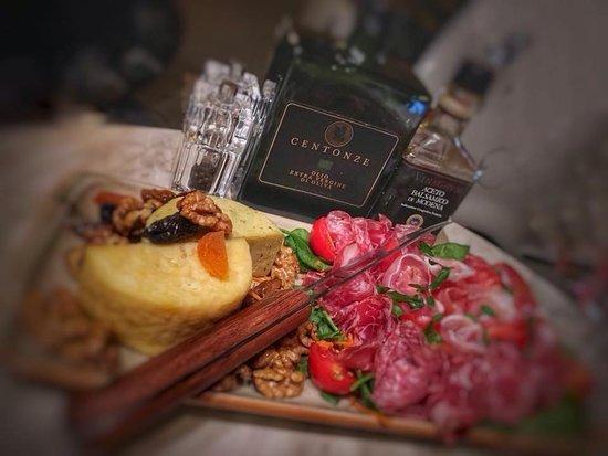 Tal-Villagg Cafe' & Wine Lounge